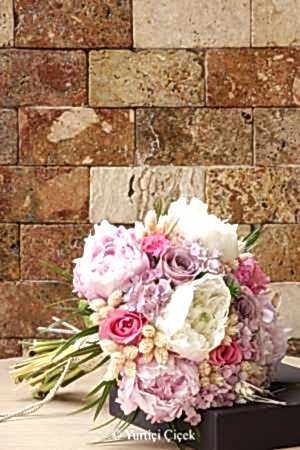 Şakayık ve Güllerden Gelin Buketi