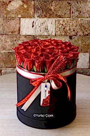 Kutuda 35 Kırmızı Gül