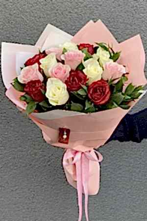 15 Renkli Gül Buketi